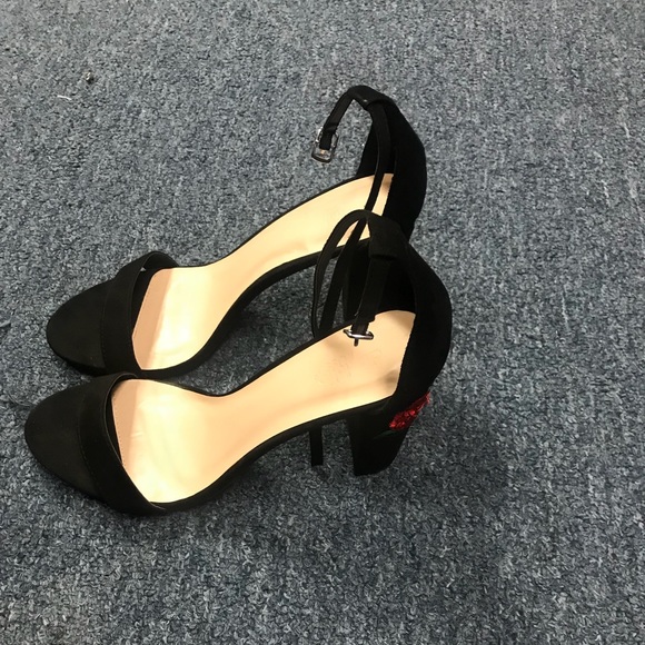 Shoes - Picture 4 of 4